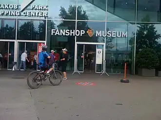 Fanshop mit Museum neben dem St. Jakob Park