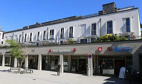Fasanarkaden, Bereich mit Friseur, Apotheke, Geldautomat, Bäcker