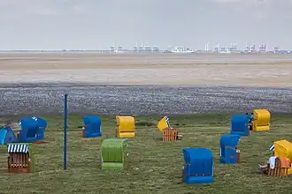 Grünstrand und Containerkaje BHV