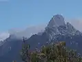 Federation Peak aus der Ferne vom Farmhouse Creek aus