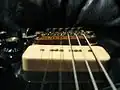 TP6-Saitenhalter mit Feinstimmern, Ansicht vom Hals Richtung Steg. (Modell: Gibson Little Lucille).