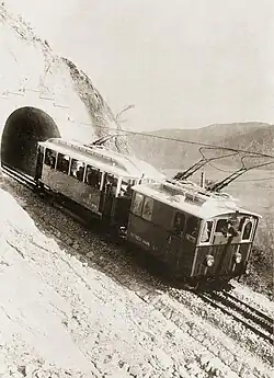 Der einzige Tunnel der Strecke lag in der oberen Hälfte des Zahnstangenabschnitts
