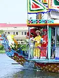 Geschmücktes Boot beim Huế-Festival