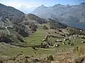 Talausgang mit der Siedlung Platta. Im Hintergrund rechts der Silsersee