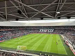 Die Fans von Feyenoord Rotterdam verabschieden Jens Toornstra mit einer Choreografie vor einem Spiel gegen den FC Emmen (2022)
