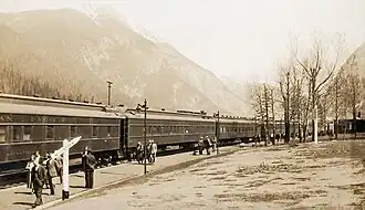 Bahnhalt in Field, 1935