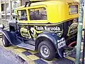 Oldtimer-Taxi mit Fileteado