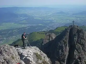 Blick von den Drei Schwestern auf Nofels im Vorarlberger Rheintal