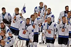 Die Finnen feiern ihre Bronzemedaille 2010