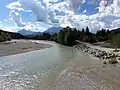 Mündung des Finzbachs (trockenes Bachbett rechts) in die Isar