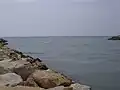 Flussmündung des Fiora ins Tyrrhenische Meer bei Montalto Marina