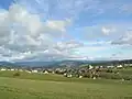 Blick von Westen auf das Dorf Fischbach in Richtung Hochwechsel
