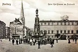 Fischmarkt um 1909 mit Kaiser-Karl-Brunnen, Johanneum und St. Petri