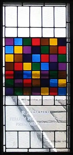 Ronald Aylmer Fisher (*&nbsp;17.&nbsp;Februar): Gedenkfenster in Cambridge