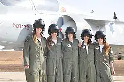 Fünf angehende Pilotinnen der IAF-Flugakademie im Jahr 2011