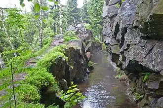 In Fels gehauener Abschnitt der für Bergbau und Hüttenwesen angelegten Neugrabenflöße bei Georgendorf (Český Jiřetín)