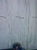 Gedenktafel für Todd Beamer, einem der Anführer des Aufstandes der Passagiere. Seine Aussage Let's roll, die den Angriff einleitete, ging in die amerikanische Umgangssprache ein.[11]