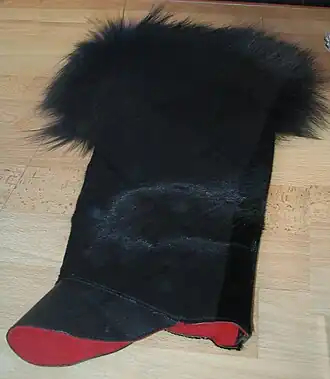 Gamasche aus Fohlenfell mit Blaufuchsverbrämung, gefärbt (2011)