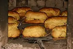Folar de Chaves (Brot mit Schinken gespickt)
