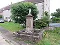 Brunnen mit Marienstatue