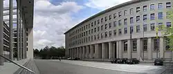Blick vom Protokollhof auf Neu- und Altbau