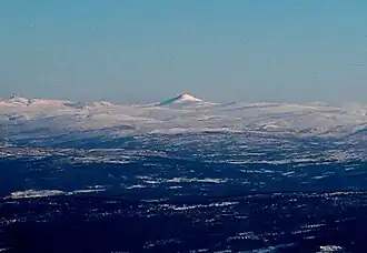 Forollhogna (Bildmitte), Nordwestansicht vom Ilfjellet aus im Februar
