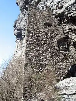 Ostseite mit jetzigem Eingang, in der Mitte der frühere Hocheingang