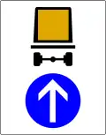 C117-b21b: Kennzeichnungspflichtige Kraftfahrzeuge mit gefährlichen Gütern – geradeaus (Obligation pour les véhicules transportant des marchandises dangereuses d'aller tout droit)