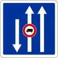 C24a: Vorwarnung auf besondere Verkehrsbedingungen oder Beschränkungen pro Spur (Conditions particulières de circulation par voie sur la route suivi)