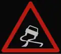 XA4: Glatte Fahrbahn (Chaussée particulièrement glissante)
