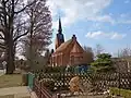 Blick von Südost; an der Straße Neudorf befindet sich das Gefallenendenkmal