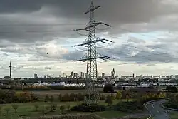 Skyline von Frankfurt – Blick vom Aussichtsturm der Raststätte Taunusblick an der A 5