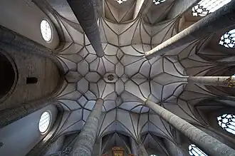 Franziskanerkirche, Salzburg (15. Jh.; Höhe ca. 18 m)