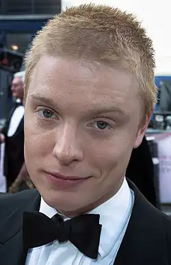 Alan Ritchson spielt Anders Lassen und Freddie Fox den Schriftsteller Ian Fleming
