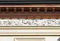 Detail des Frieses am Traufgesims