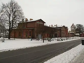 Bahnhofsvorplatz mit Empfangsgebäude, 2009