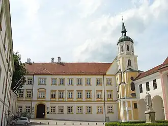 Ehemals fürstbischöfliche Residenz, heute Kardinal-Döpfner-Haus (im Kern 14.&nbsp;Jh.)