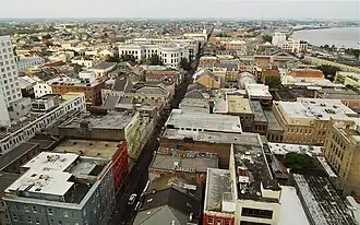 French Quarter (Blick nach Norden hin mit dem Mississippi River an der rechten Seite)