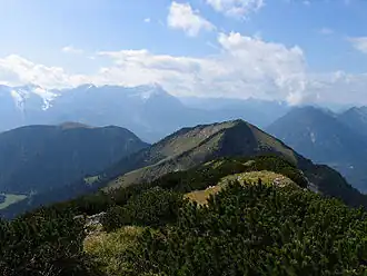 Der Hohe Fricken vom Bischof, links im Hintergrund die Zugspitze