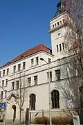 Eingang mit Turm