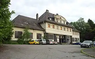 Blick auf das Empfangsgebäude (2014)