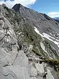 Abstieg mit Seilversicherungen von der Friesenbergscharte