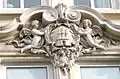 Das Stadtwappen von Altona in Richtung Schulterblatt …