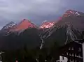 Teil der nordwestlichen Strelakette, von Arosa aus gesehen. In der Mitte die Maienfelder Furgga