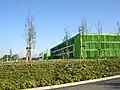 Süd- und Westseite mit Haupteingang
