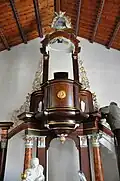 Altarkanzel der Kirche (während Restaurierungsarbeiten)