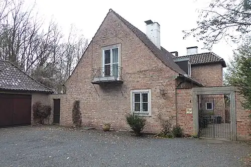 Ortgang ohne Dach­über­stand (Haus Martius, Göttingen, Bismarck­straße&nbsp;4[11])