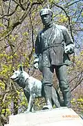 Bronzeskulptur: Kuhhirt Fraatz mit Hütehund