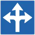 Möglichkeit, links oder rechts abzubiegen oder gerade aus weiterzufahren