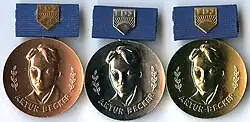 Drei Stufen der Artur-Becker-Medaille